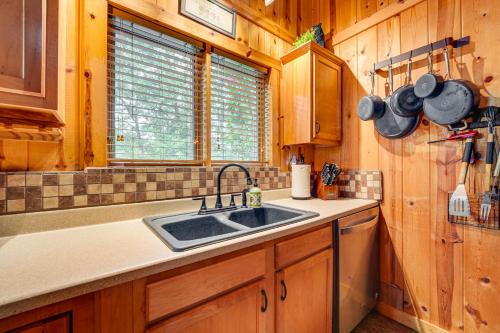 Cabin on Table Rock Lake with Hot Tub and Fire Pit! - image 27
