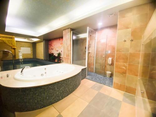 Shower, Hua Xiang Motel-Lian Tan in Zuoying District
