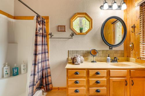 Cabin on Table Rock Lake with Hot Tub and Fire Pit! - image 34