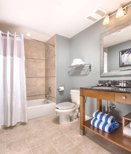 Beautiful Hotel in Desert Blue 2BD Deluxe near The Strip - image 10