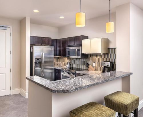 Beautiful Hotel in Desert Blue 2BD Deluxe near The Strip - image 12