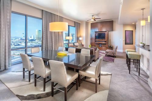 Beautiful Hotel in Desert Blue 2BD Deluxe near The Strip - image 5
