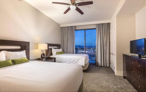 Beautiful Hotel in Desert Blue 2BD Deluxe near The Strip - image 11