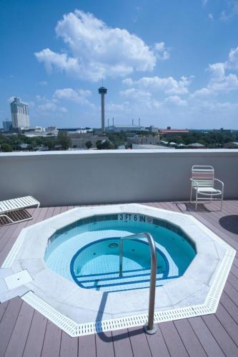 Beautiful Hotel in La Cascada - 1BD Sleeps up to 4 - image 4