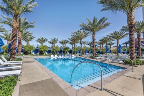 Beautiful Hotel in Desert Blue 1BD Deluxe near The Strip - image 14