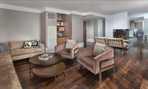One-Bedroom Apartment image 8