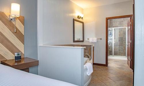 Beautiful Resort in Glacier Canyon 2BD Deluxe near Circus World in Baraboo, USA