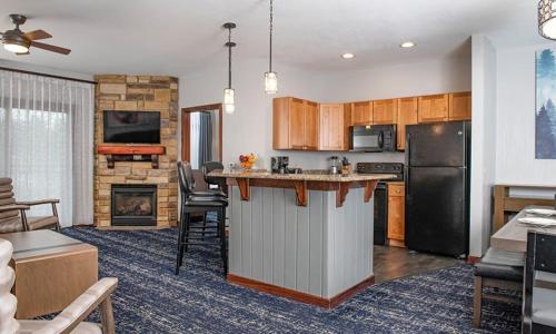 Beautiful Resort in Glacier Canyon 2BD Deluxe near Circus World - image 2