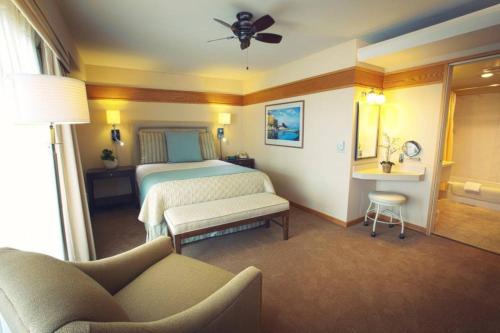 Beautiful Resort in Harbortown Point 1BD near Marina Park in Ventura, USA