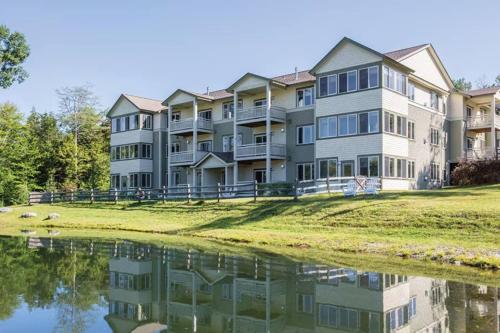 Beautiful hotel in Vermont Smugglers Notch 2BD near Disc Golf Center in Jeffersonville, USA