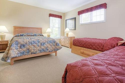 Beautiful hotel in Vermont Smugglers Notch 2BD near Disc Golf Center in Jeffersonville, USA
