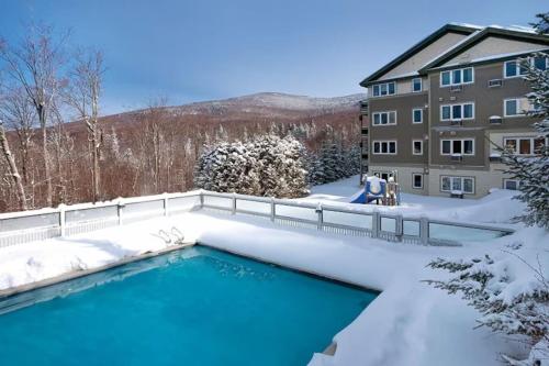 Beautiful hotel in Vermont Smugglers Notch 2BD near Disc Golf Center in Jeffersonville, USA