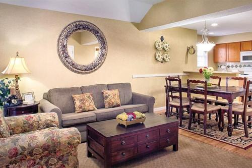 Beautiful Hotel in Villas at Fairfield 1BD at Lakeview Parkway - image 13