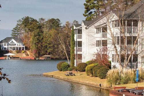 Beautiful Hotel in Villas at Fairfield 1BD at Lakeview Parkway - image 12