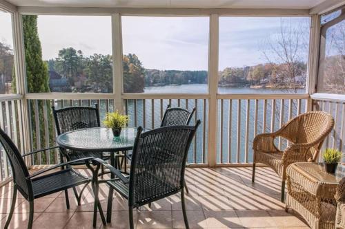 Beautiful Hotel in Villas at Fairfield 1BD at Lakeview Parkway - main image