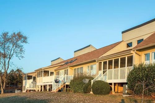 . Beautiful Hotel in Villas at Fairfield 1BD at Lakeview Parkway