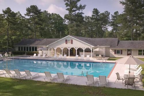 Beautiful Hotel in Villas at Fairfield 1BD at Lakeview Parkway - image 8