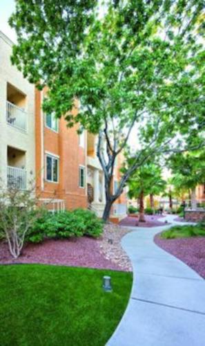 Worldmark Tropicana Avenue 2BD - image 9