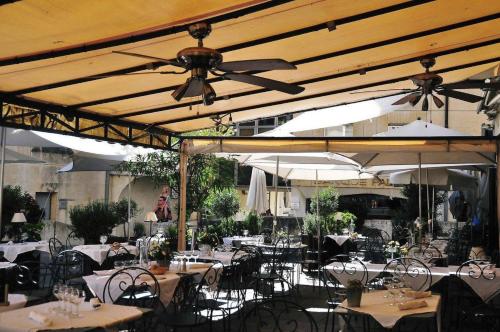 Instalaciones, Hotel du Palais des Papes in Avignon City Center