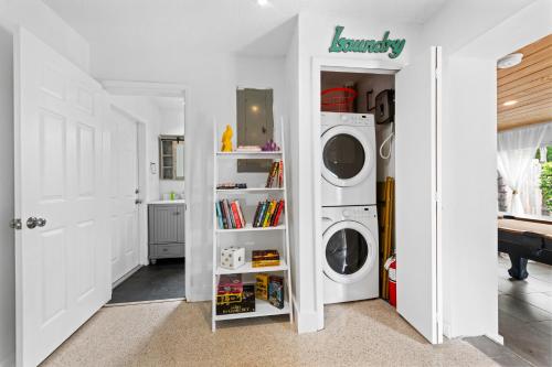 Cozy 3bd - Pool, BBQ, Pool Table - Nearby Beach in Fort Lauderdale, USA