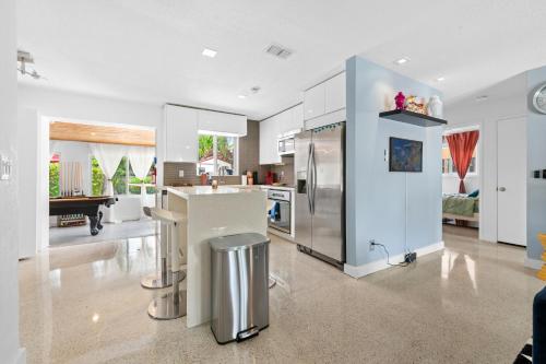Cozy 3bd - Pool, BBQ, Pool Table - Nearby Beach in Fort Lauderdale, USA