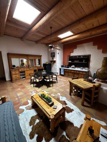 Adobe Rose Boutique Inn in 阿蒂西亞