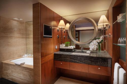 City View Twin Room image 6
