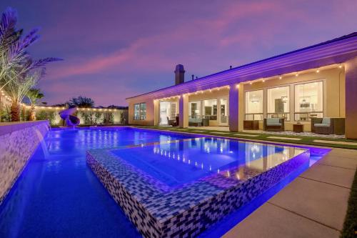 Wanderlust: Pool/Spa, Waterslide, Firepit, Game Rm in Indio, Vereinigte Staaten von Amerika