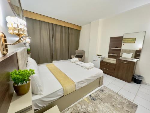 Gaddis Hotel Suites and Apartments - image 9