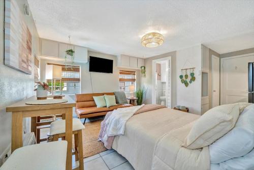 Corner Balcony Suite across from beach & htd pool in Clearwater Beach, USA