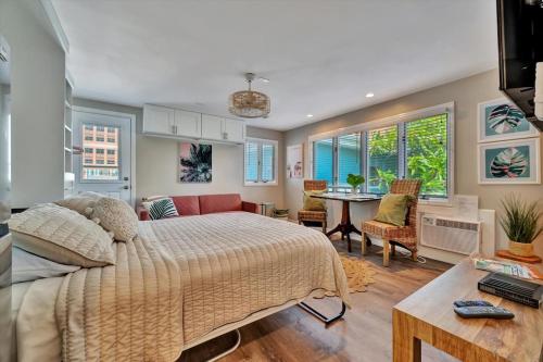 Luxury Waterside Suite 2mins 2 beach & heated pool