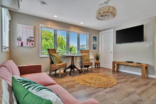 Luxury Waterside Suite 2mins 2 beach & heated pool in Clearwater Beach, USA