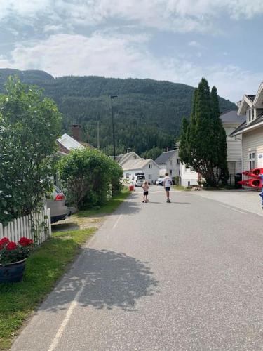 Feriehus ved fjorden i Solvorn in Luster