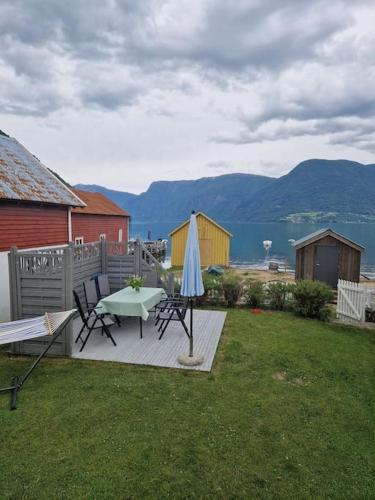 Feriehus ved fjorden i Solvorn in Luster