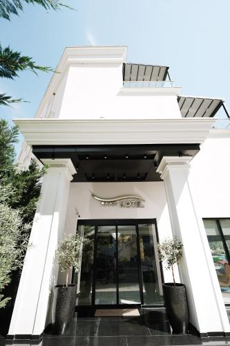 Sea View Hotel – Himarë, CA