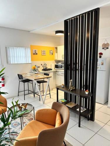 Kitchen, Cozy apartment near Seminole Hard Rock Cafe in Emerald Hills