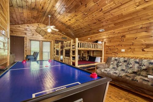 Big Bear Retreat- game Room Hot Tub Sleeps 3o Theater Room WIFI!!! - image 4