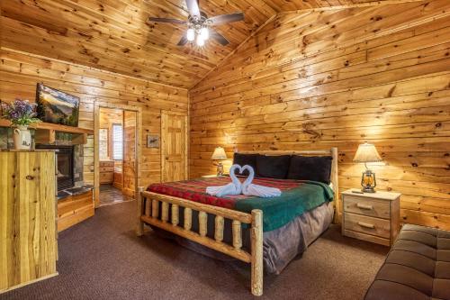 Big Bear Retreat- game Room Hot Tub Sleeps 3o Theater Room WIFI!!! - image 2
