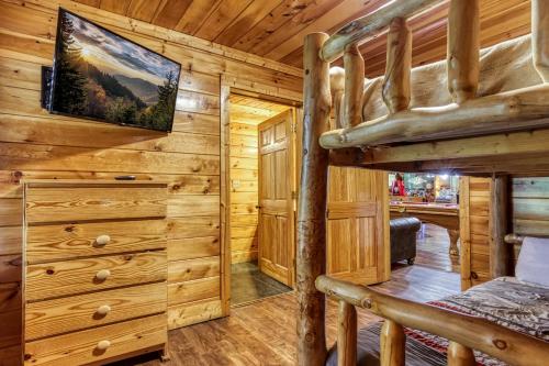 Big Bear Retreat- game Room Hot Tub Sleeps 3o Theater Room WIFI!!! - image 3