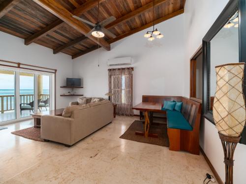 Residences at Barrier Reef 1-1C Oceanfront 2 BR by Stay Floreo, San Pedro (fotografie 9)