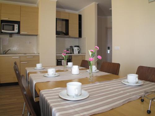 3 bedrooms, 7 beds