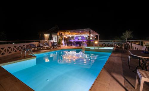 Labyrinth Hotel - image 10