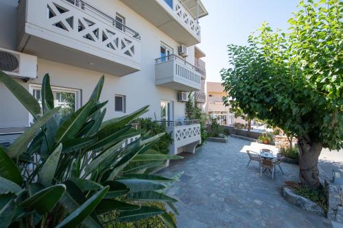 Labyrinth Hotel - image 3