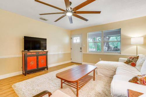 Charming Sanford Retreat, Half-Mi to Riverwalk! in Sanford, USA
