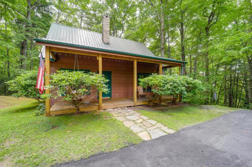 Private Cabin on 2 Acres Hot Tub, 10 Mi to Boone! in Stony Fork, USA