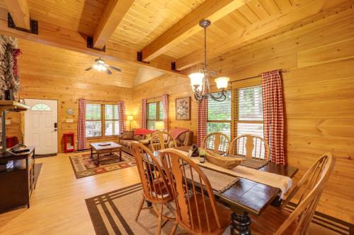 Private Cabin on 2 Acres Hot Tub, 10 Mi to Boone! in Stony Fork, USA