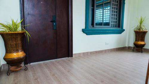 Two-Bedroom Deluxe Apartment image 10