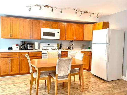 Facilities, Bridgeport Place - free parking, McCormick Place-Sox Park in Bridgeport