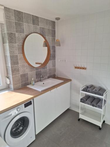 Kylpyhuone, Tornyos Apartman in Ispitaalja