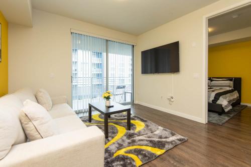 Downtown 1Bed 1Bath FreeParking Patio Pool Hot Tub in Los Angeles, USA